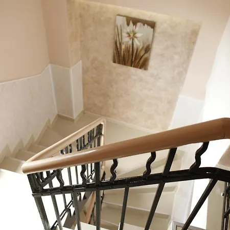 Edona Hotel *