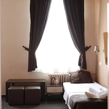 Edona Hotel *